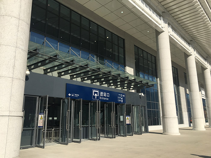 全國(guó)、省市政協(xié)委員體驗(yàn)蘭渝鐵路、視察階州廣場(chǎng)