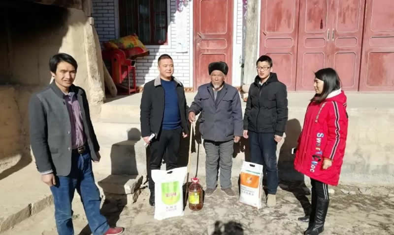 堅持精準幫扶，合力脫貧攻堅——市龍江城鄉(xiāng)發(fā)展集團、隴南太平洋財險公司聯(lián)合開展幫扶文縣橋頭鎮(zhèn)安子坡村2019年春節(jié)慰問活動