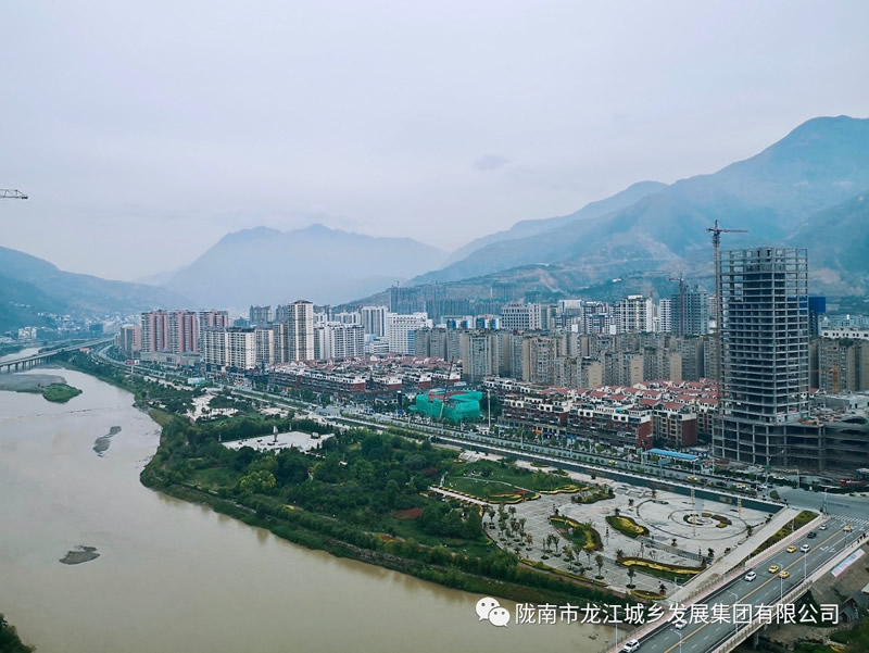 匠心傾注、喜封金頂——龍江?雙子座商住小區(qū)主體順利封頂