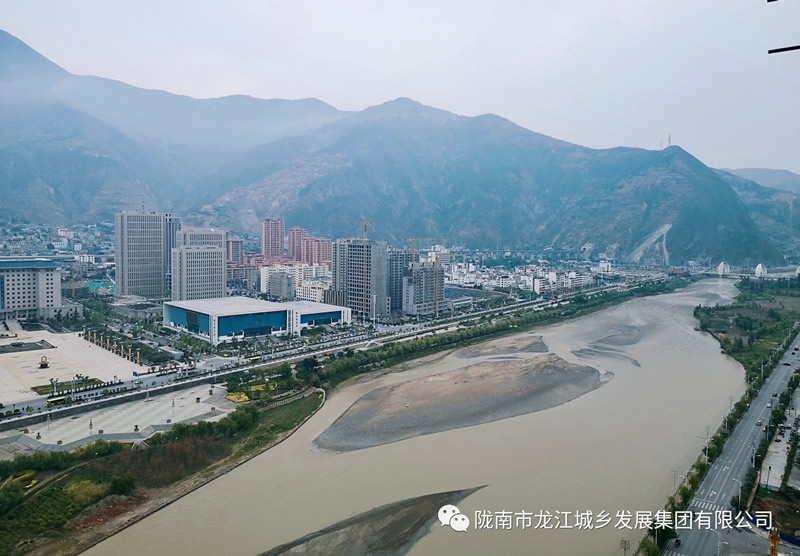匠心傾注、喜封金頂——龍江?雙子座商住小區(qū)主體順利封頂