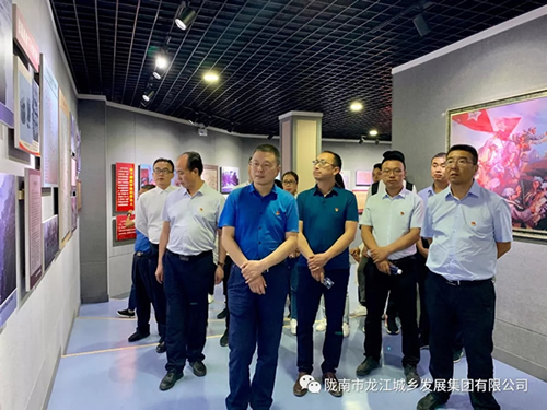 市龍江城鄉(xiāng)發(fā)展集團黨委開展“不忘初心、牢記使命”紀(jì)念建黨98周年主題黨日活動