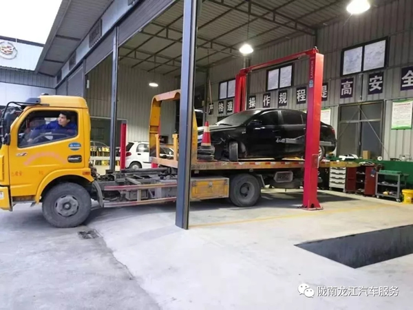 金錘鈑金，銀槍噴漆！龍江汽修值得信賴！