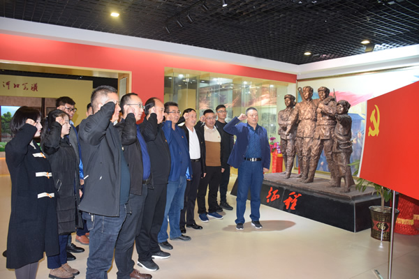 市龍江集團開展“不忘初心、牢記使命”主題黨日活動
